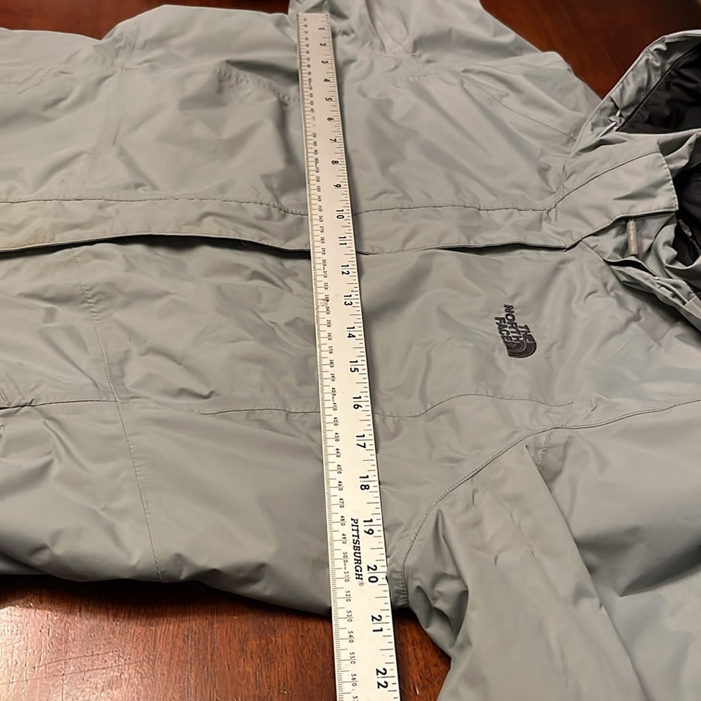 The North Face Women's Gray Hooded Jacket Raincoat Size Large - Picture 8 of 11